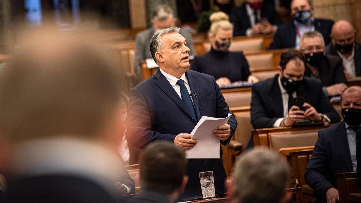 Maďarští poslanci v ústavě definovali, kdo je v rodině muž a žena
